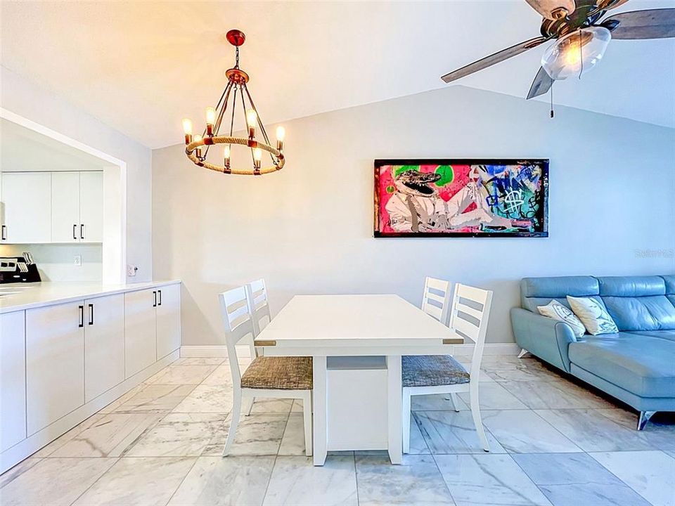 En Venta: $299,888 (2 camas, 2 baños, 928 Pies cuadrados)