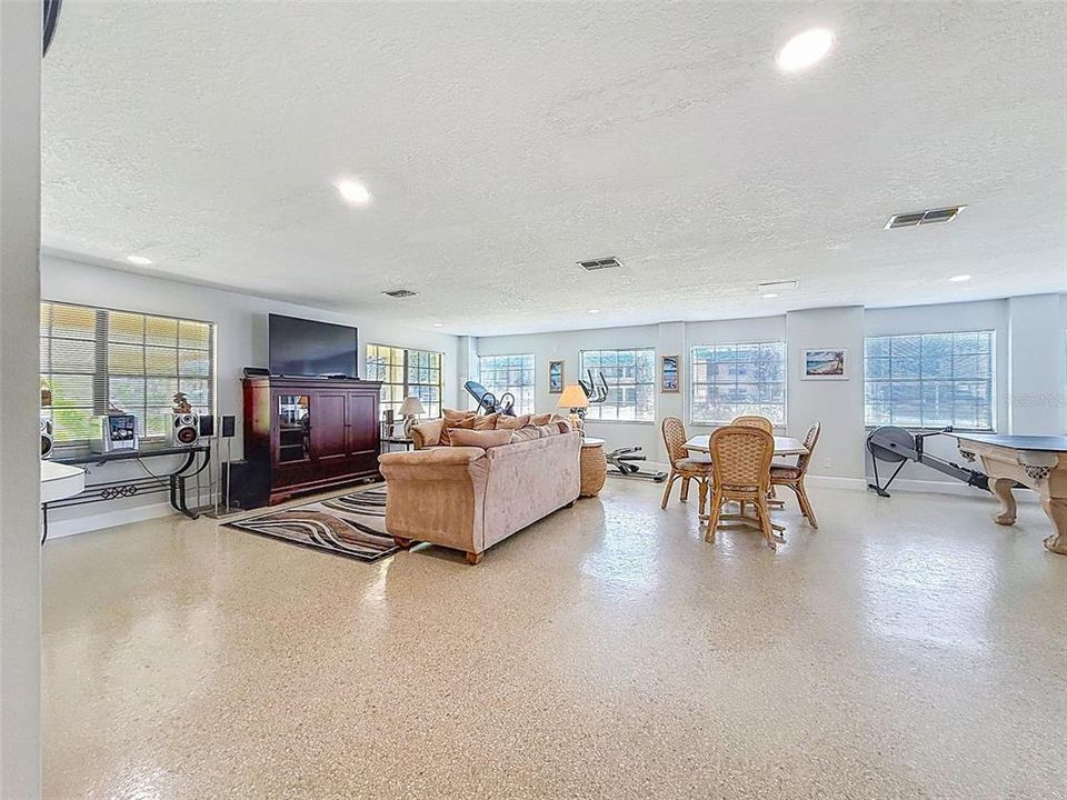 En Venta: $299,888 (2 camas, 2 baños, 928 Pies cuadrados)