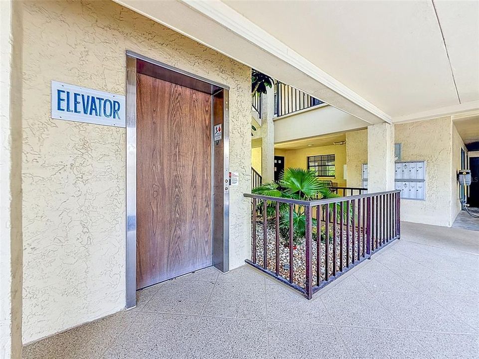En Venta: $299,888 (2 camas, 2 baños, 928 Pies cuadrados)