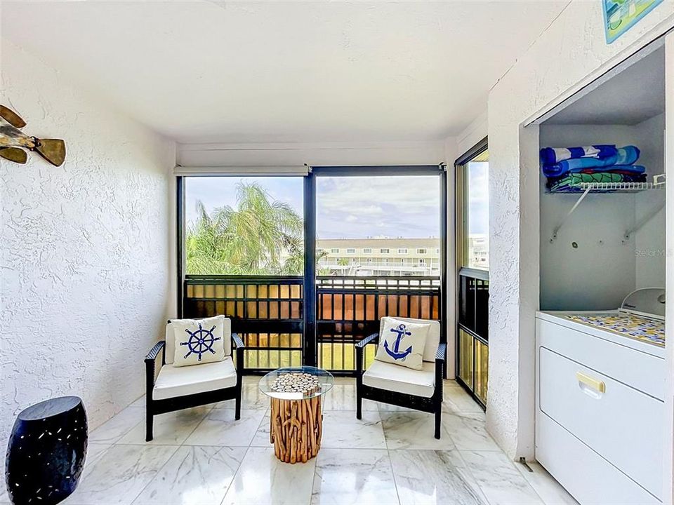 En Venta: $299,888 (2 camas, 2 baños, 928 Pies cuadrados)