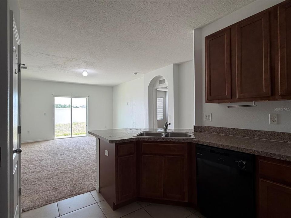 En Venta: $245,000 (3 camas, 2 baños, 1592 Pies cuadrados)
