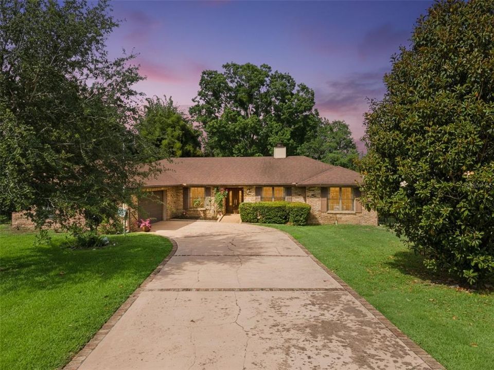 For Sale: $1,100,000 (4 beds, 2 baths, 2426 Square Feet)