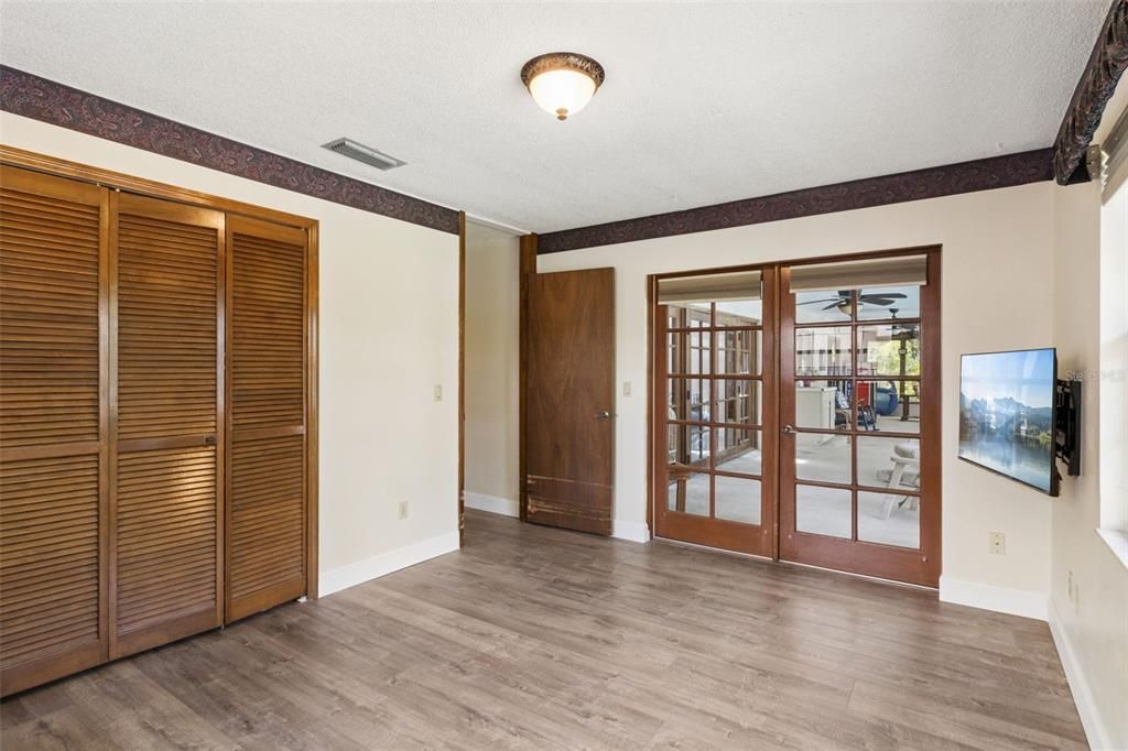 For Sale: $1,100,000 (4 beds, 2 baths, 2426 Square Feet)