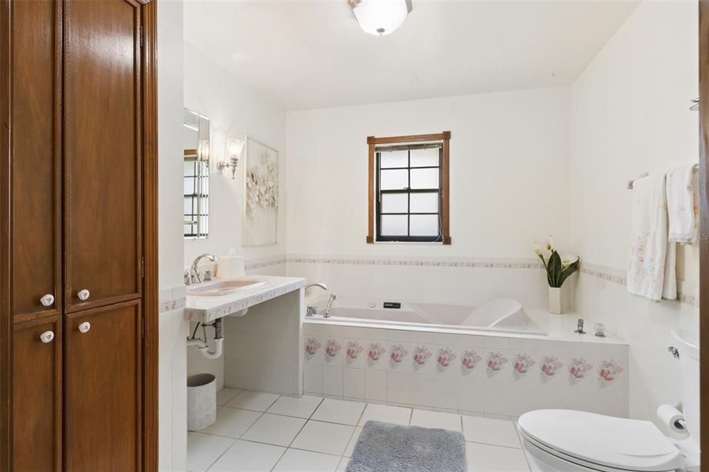 For Sale: $1,100,000 (4 beds, 2 baths, 2426 Square Feet)