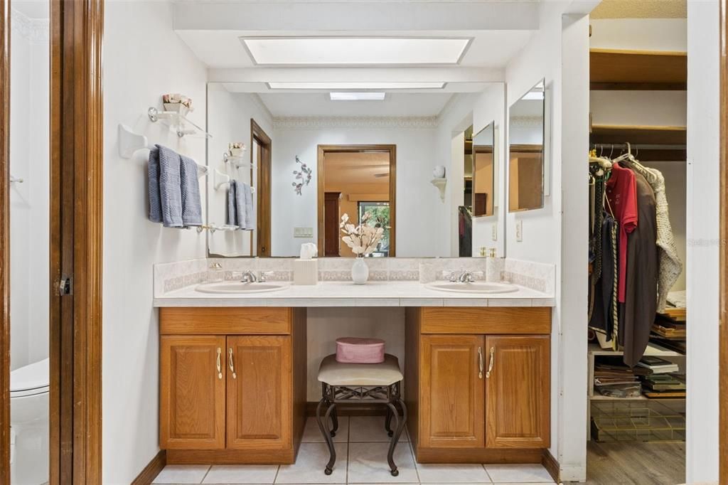 For Sale: $1,100,000 (4 beds, 2 baths, 2426 Square Feet)