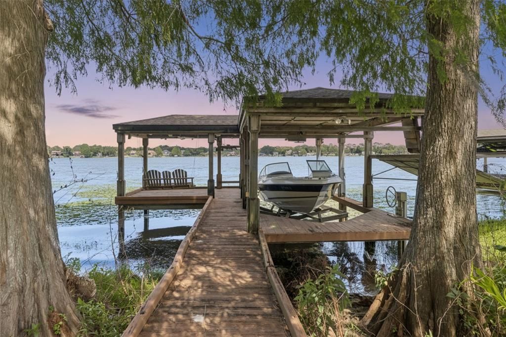 For Sale: $1,100,000 (4 beds, 2 baths, 2426 Square Feet)