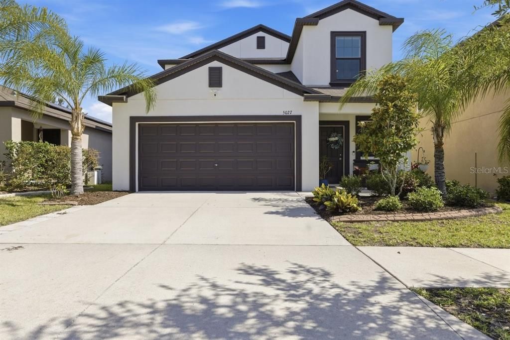 Active With Contract: $374,900 (5 beds, 2 baths, 2415 Square Feet)