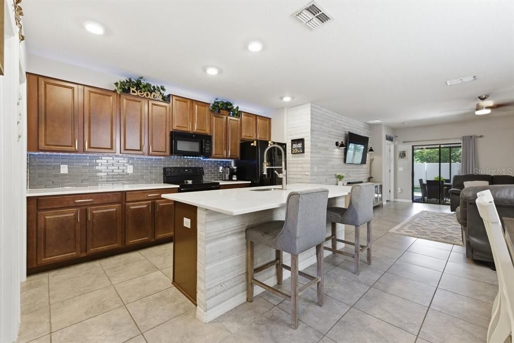 Active With Contract: $374,900 (5 beds, 2 baths, 2415 Square Feet)