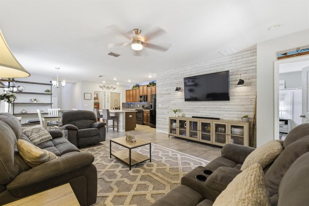 Active With Contract: $374,900 (5 beds, 2 baths, 2415 Square Feet)