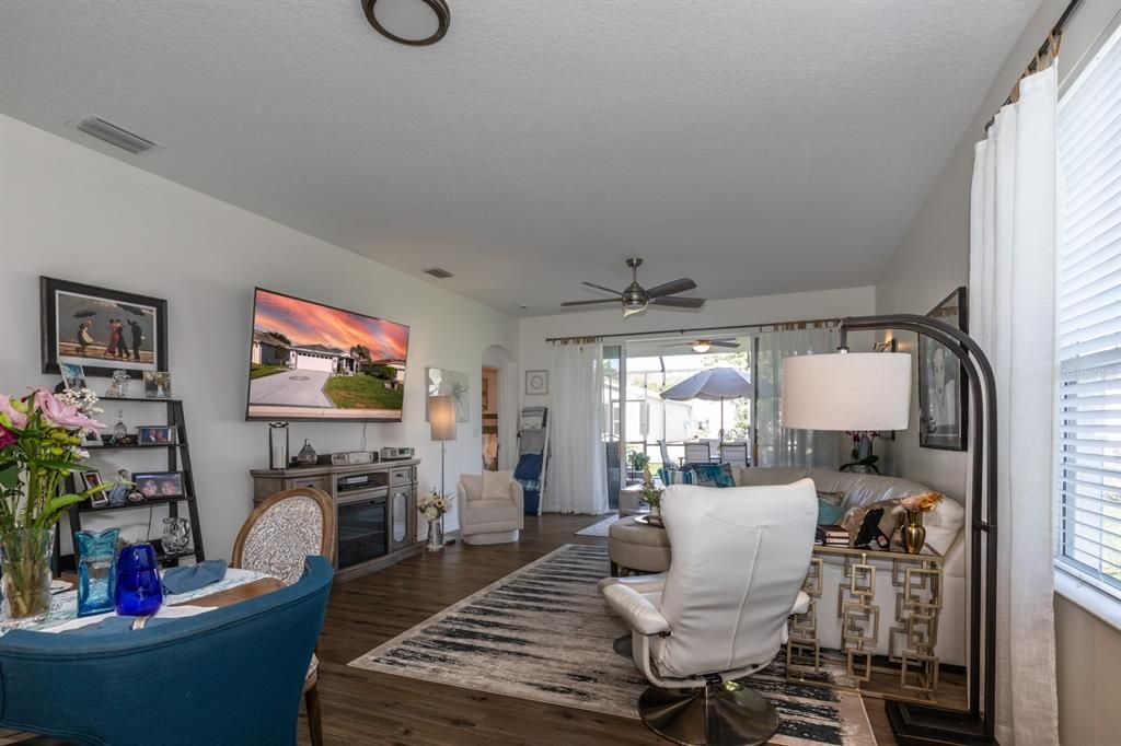 Activo con contrato: $299,900 (3 camas, 2 baños, 1490 Pies cuadrados)
