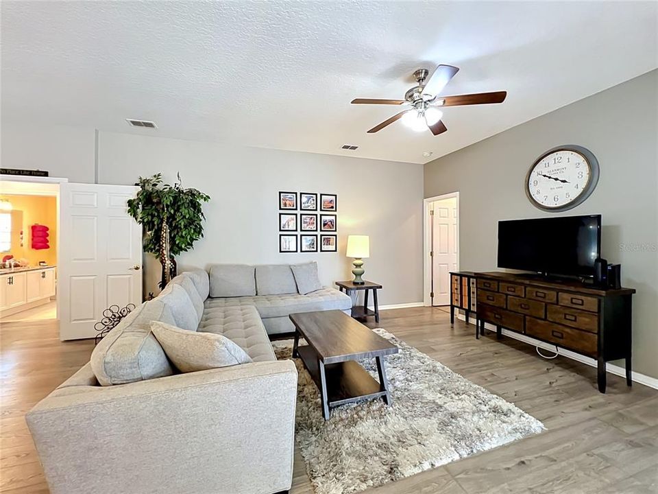 Active With Contract: $549,000 (4 beds, 3 baths, 2423 Square Feet)