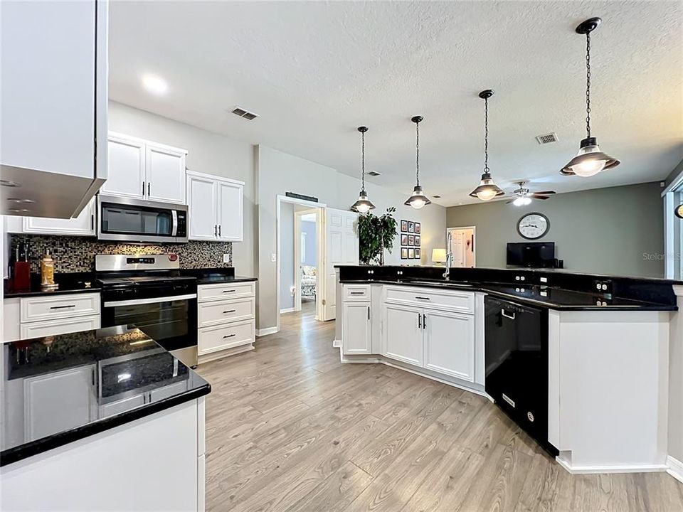 Active With Contract: $549,000 (4 beds, 3 baths, 2423 Square Feet)