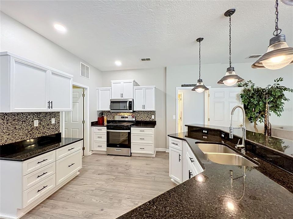 Active With Contract: $549,000 (4 beds, 3 baths, 2423 Square Feet)
