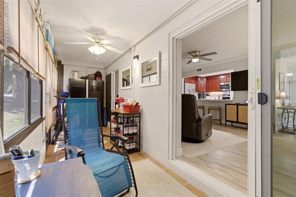 For Sale: $179,900 (2 beds, 2 baths, 897 Square Feet)