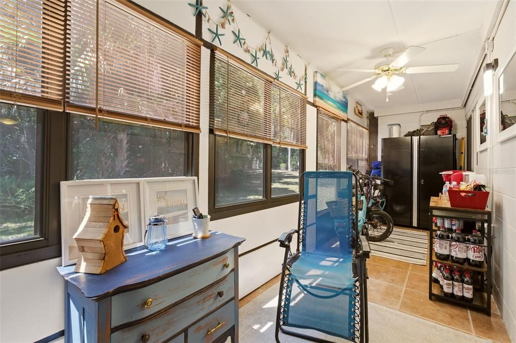 For Sale: $179,900 (2 beds, 2 baths, 897 Square Feet)