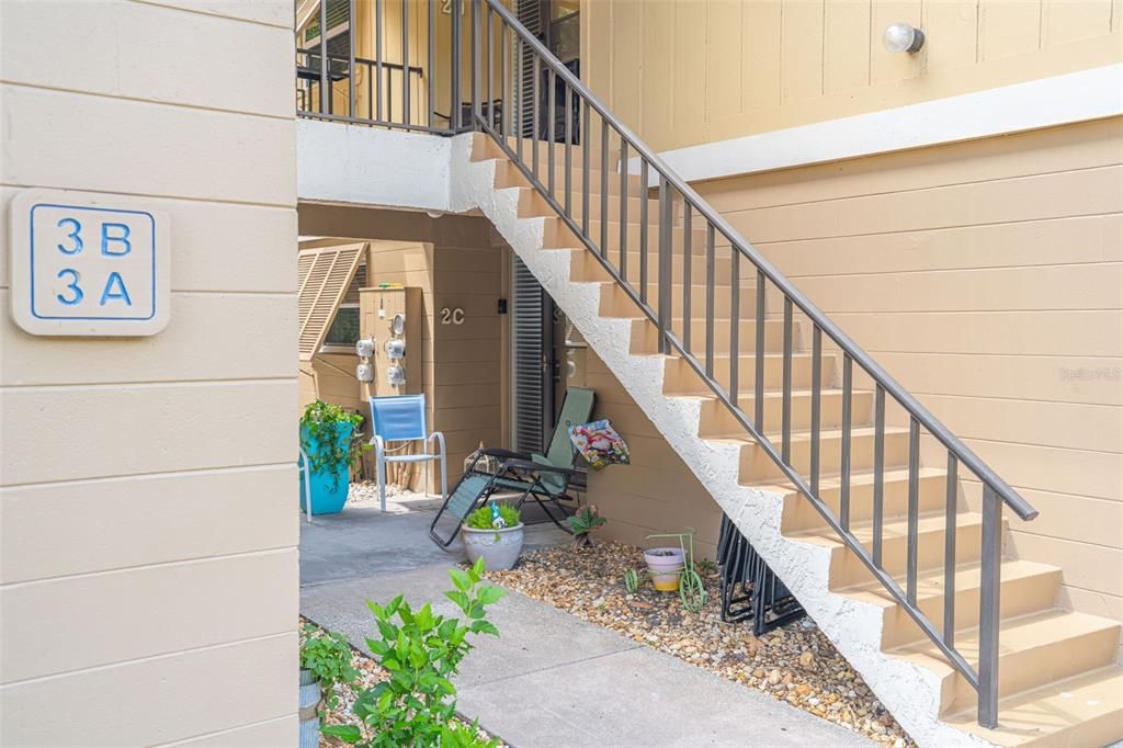 For Sale: $179,900 (2 beds, 2 baths, 897 Square Feet)
