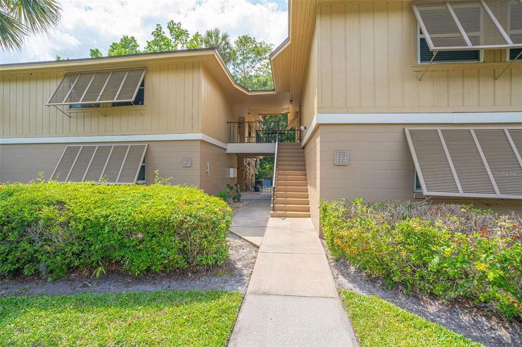 For Sale: $179,900 (2 beds, 2 baths, 897 Square Feet)