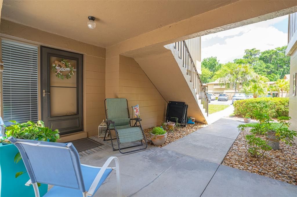 For Sale: $179,900 (2 beds, 2 baths, 897 Square Feet)