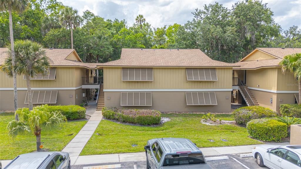 For Sale: $179,900 (2 beds, 2 baths, 897 Square Feet)