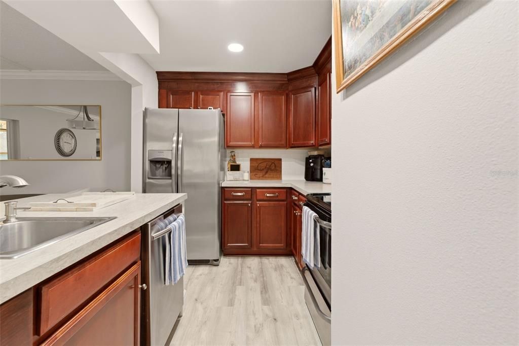 For Sale: $179,900 (2 beds, 2 baths, 897 Square Feet)