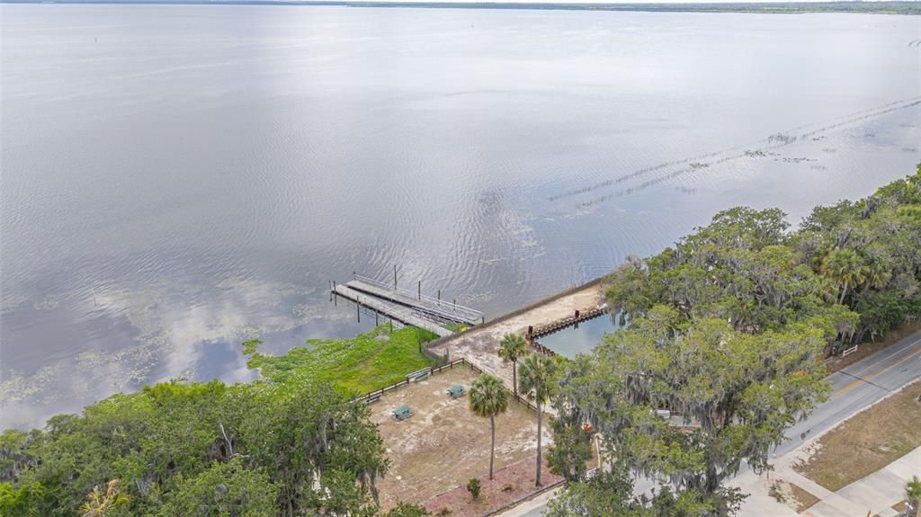 For Sale: $179,900 (2 beds, 2 baths, 897 Square Feet)