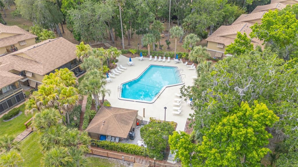 For Sale: $179,900 (2 beds, 2 baths, 897 Square Feet)
