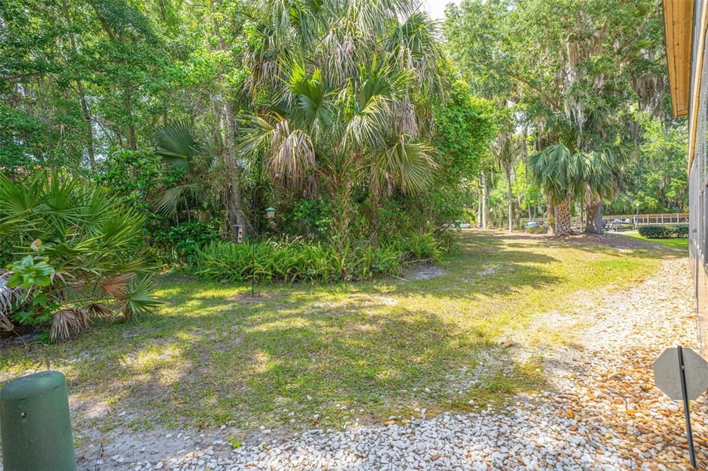 For Sale: $179,900 (2 beds, 2 baths, 897 Square Feet)