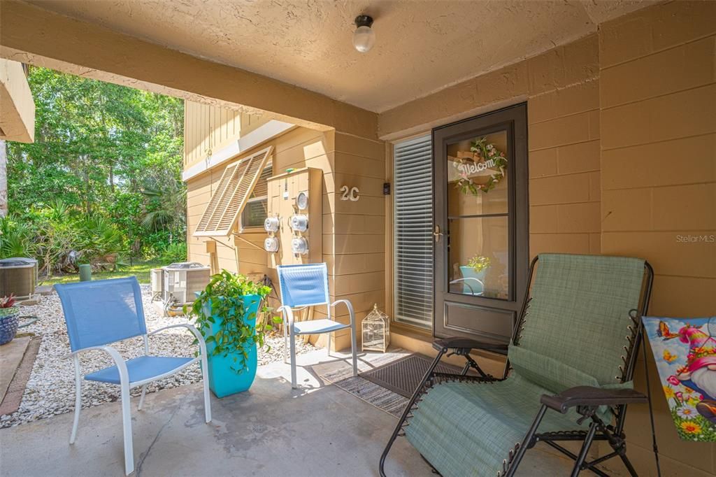 For Sale: $179,900 (2 beds, 2 baths, 897 Square Feet)