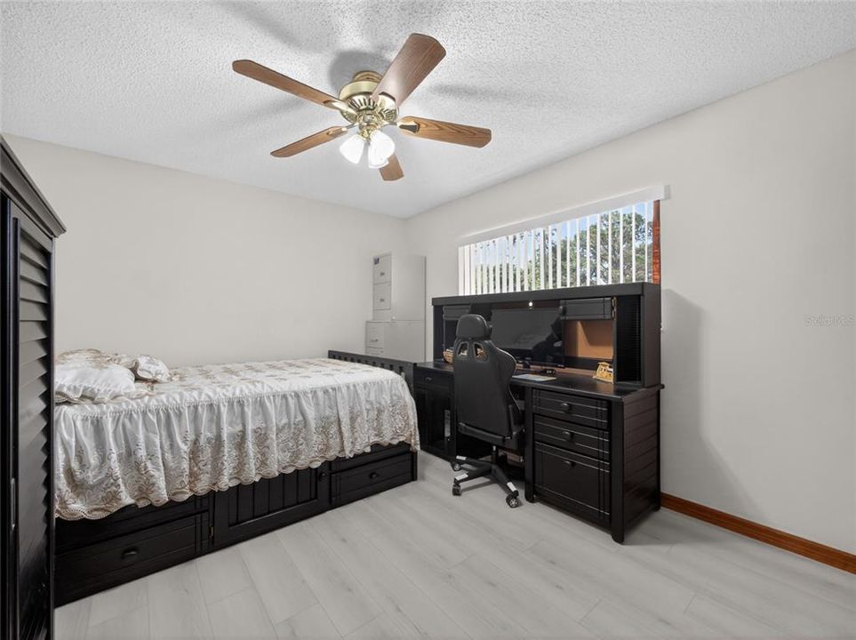 En Venta: $514,900 (4 camas, 2 baños, 2424 Pies cuadrados)