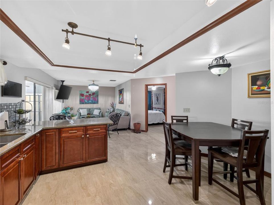 En Venta: $514,900 (4 camas, 2 baños, 2424 Pies cuadrados)