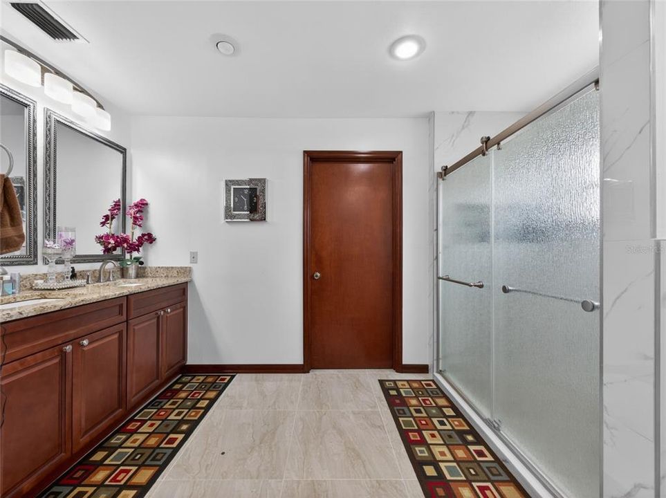 En Venta: $514,900 (4 camas, 2 baños, 2424 Pies cuadrados)