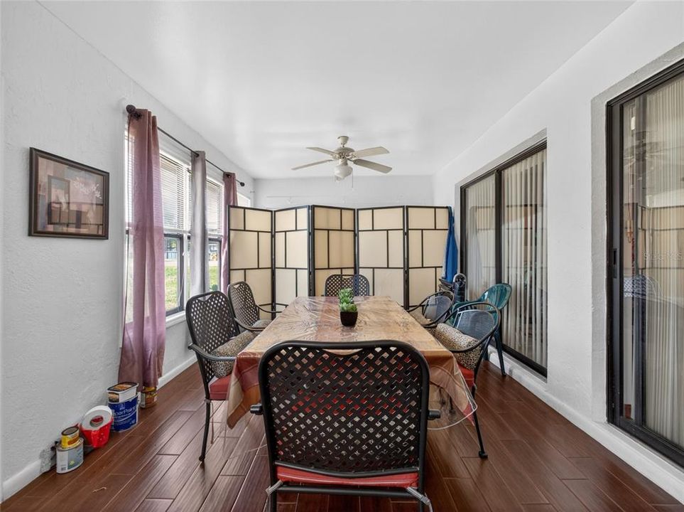 En Venta: $514,900 (4 camas, 2 baños, 2424 Pies cuadrados)