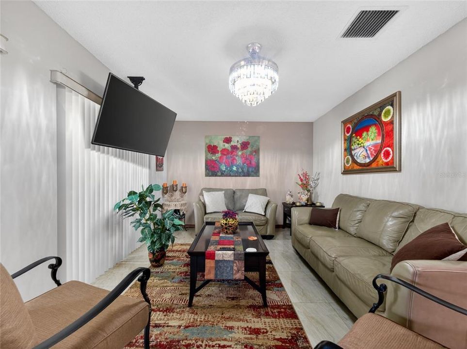 En Venta: $514,900 (4 camas, 2 baños, 2424 Pies cuadrados)
