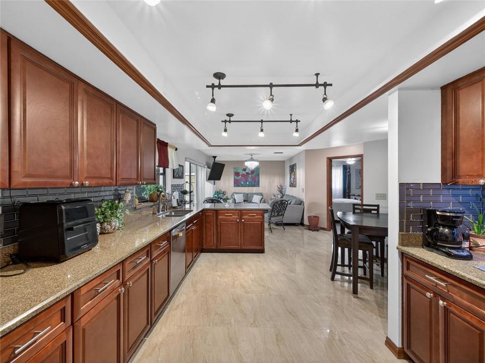 En Venta: $514,900 (4 camas, 2 baños, 2424 Pies cuadrados)