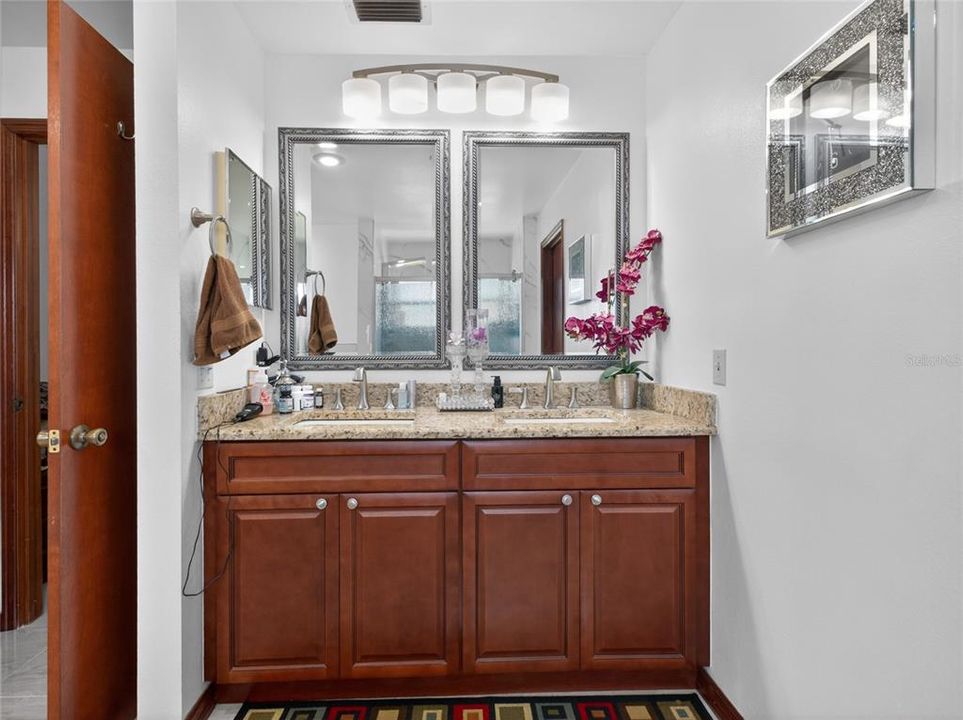 En Venta: $514,900 (4 camas, 2 baños, 2424 Pies cuadrados)