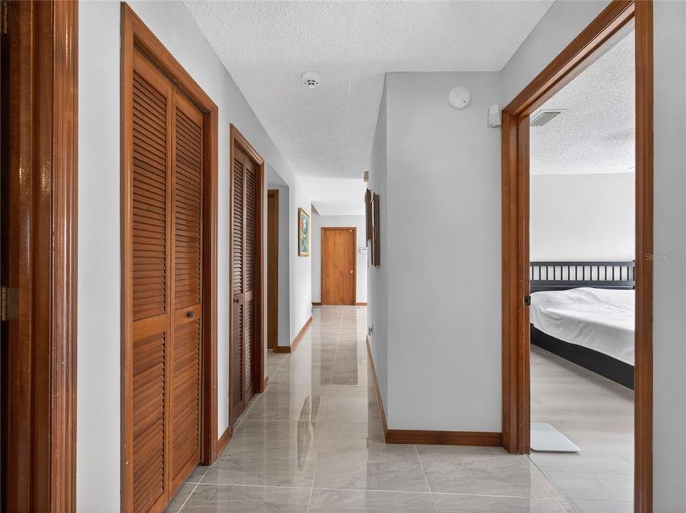 En Venta: $514,900 (4 camas, 2 baños, 2424 Pies cuadrados)