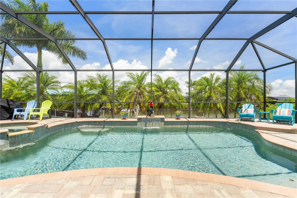 En Venta: $915,000 (3 camas, 2 baños, 2419 Pies cuadrados)