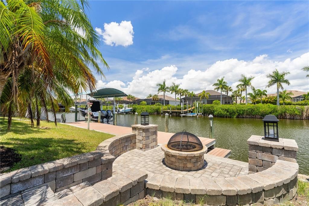 En Venta: $915,000 (3 camas, 2 baños, 2419 Pies cuadrados)