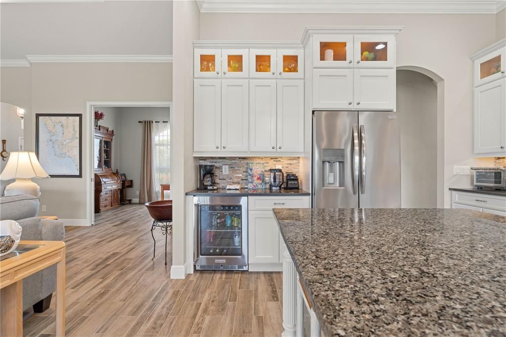 En Venta: $915,000 (3 camas, 2 baños, 2419 Pies cuadrados)