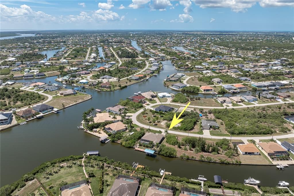 En Venta: $915,000 (3 camas, 2 baños, 2419 Pies cuadrados)