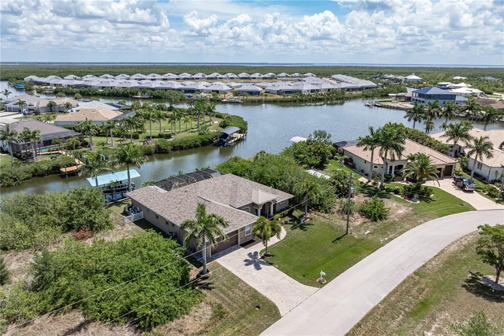 En Venta: $915,000 (3 camas, 2 baños, 2419 Pies cuadrados)