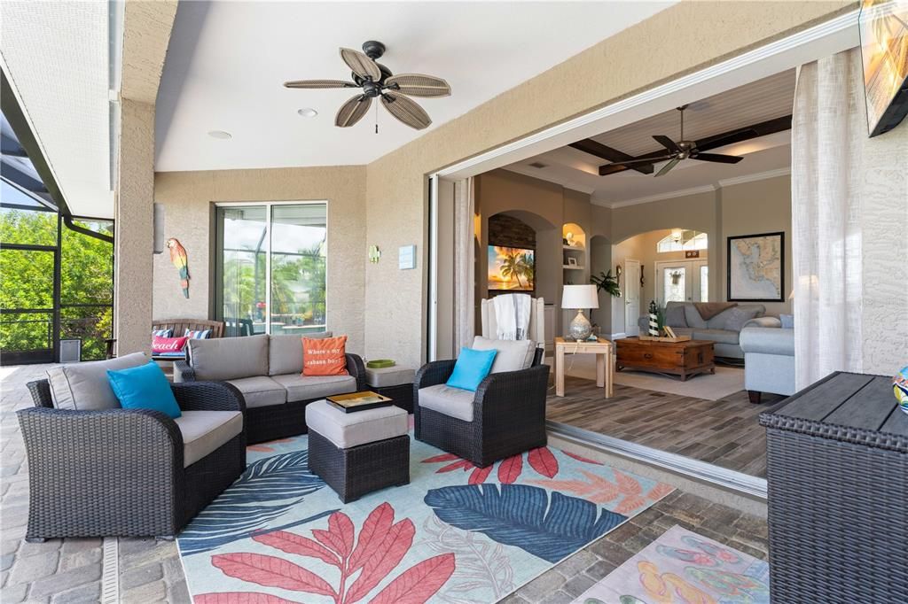 En Venta: $915,000 (3 camas, 2 baños, 2419 Pies cuadrados)