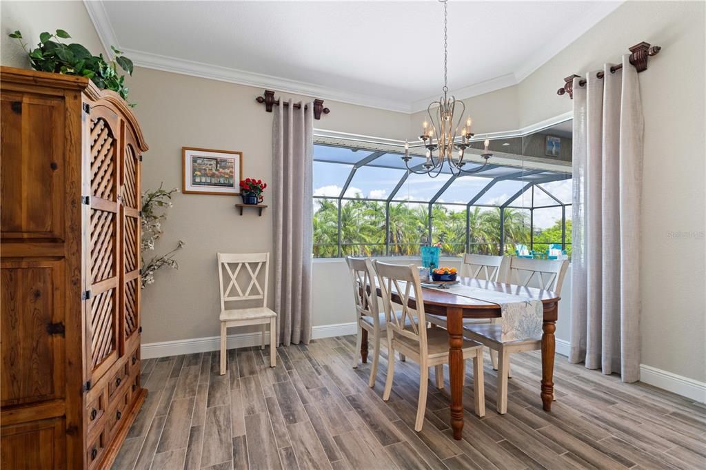 En Venta: $915,000 (3 camas, 2 baños, 2419 Pies cuadrados)