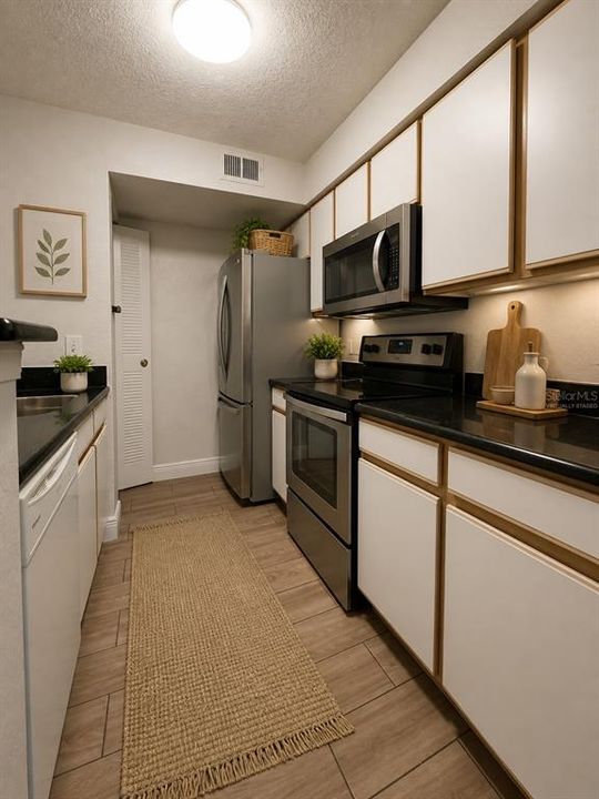 На продажу: $194,900 (2 спален, 2 ванн, 1026 Квадратных фут)