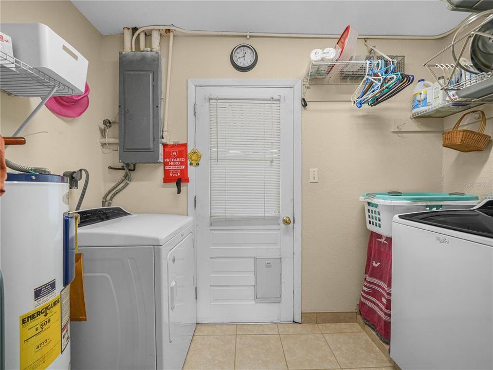 For Sale: $550,000 (6 beds, 3 baths, 3774 Square Feet)