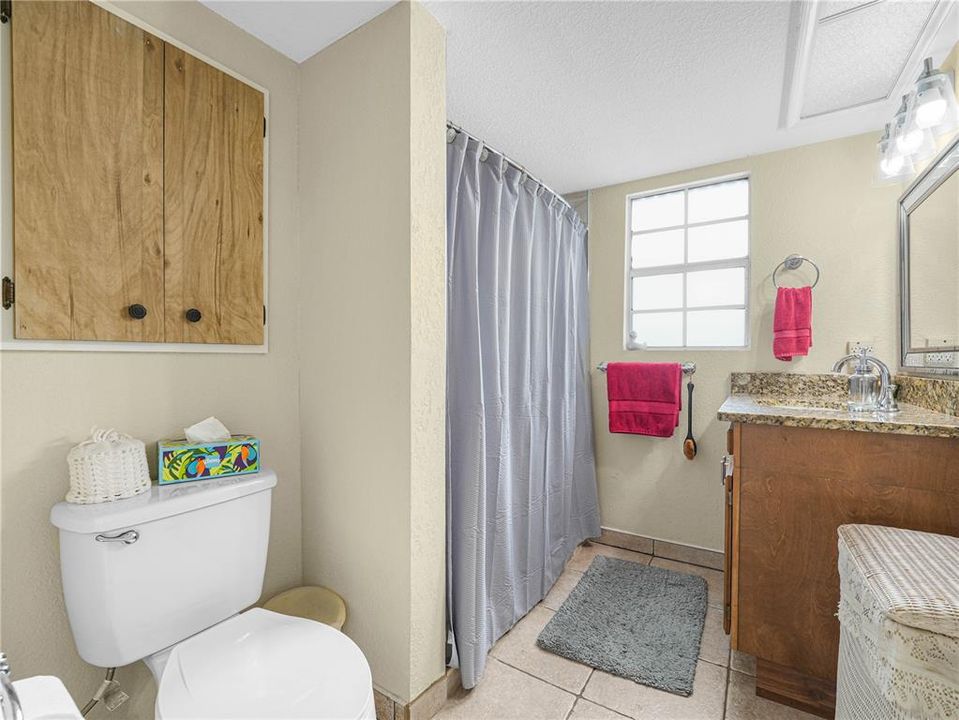 For Sale: $550,000 (6 beds, 3 baths, 3774 Square Feet)