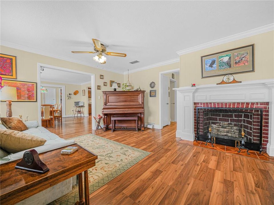 For Sale: $550,000 (6 beds, 3 baths, 3774 Square Feet)