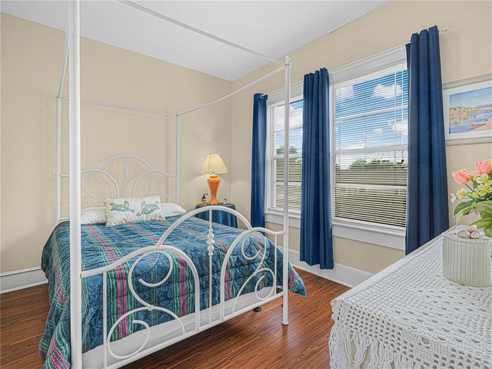 For Sale: $550,000 (6 beds, 3 baths, 3774 Square Feet)