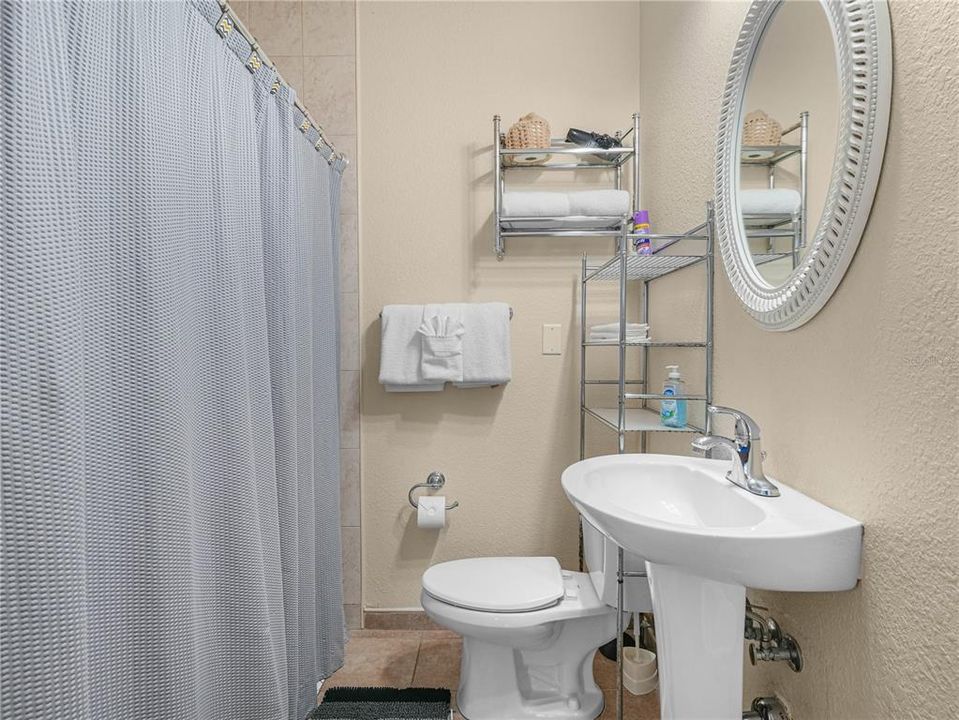 For Sale: $550,000 (6 beds, 3 baths, 3774 Square Feet)