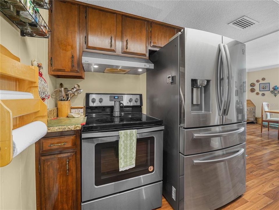 For Sale: $550,000 (6 beds, 3 baths, 3774 Square Feet)